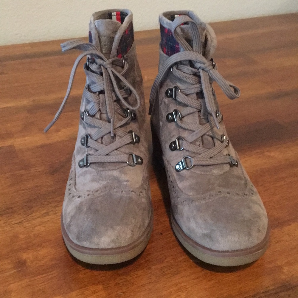 Tommy Hilfiger grey boots sz 7